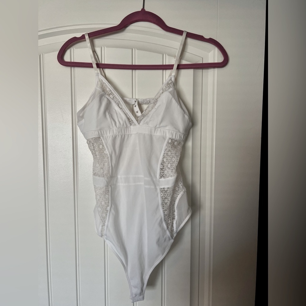 Elle ma others on body White bodysuit